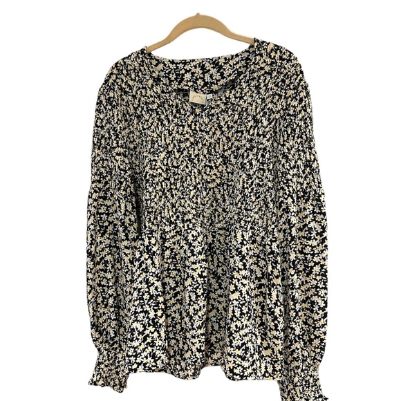 love olive Tops - Women’s Love Olive floral blouse blue white shirred bodice 2X